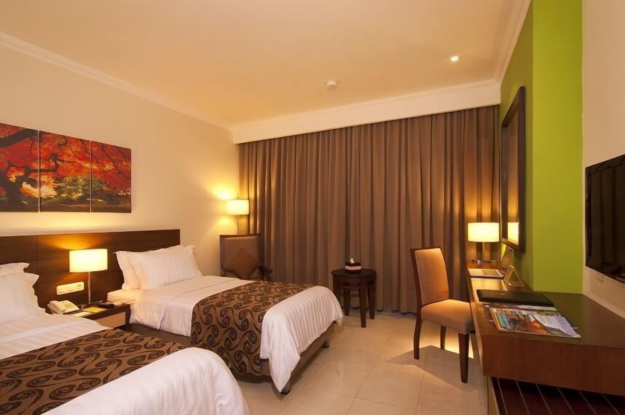 The Victoria Hotel Yogyakarta Exterior photo