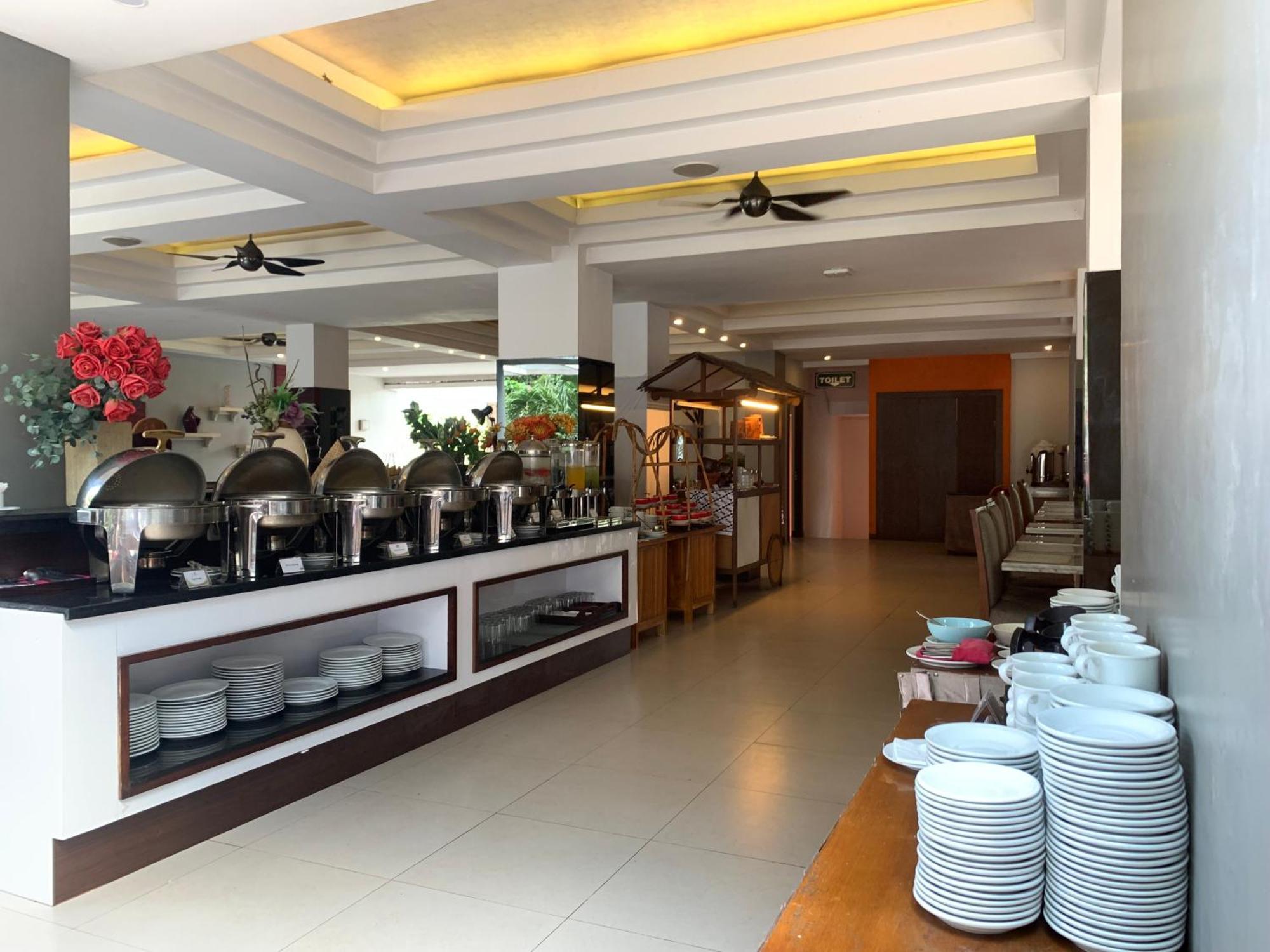 The Victoria Hotel Yogyakarta Exterior photo