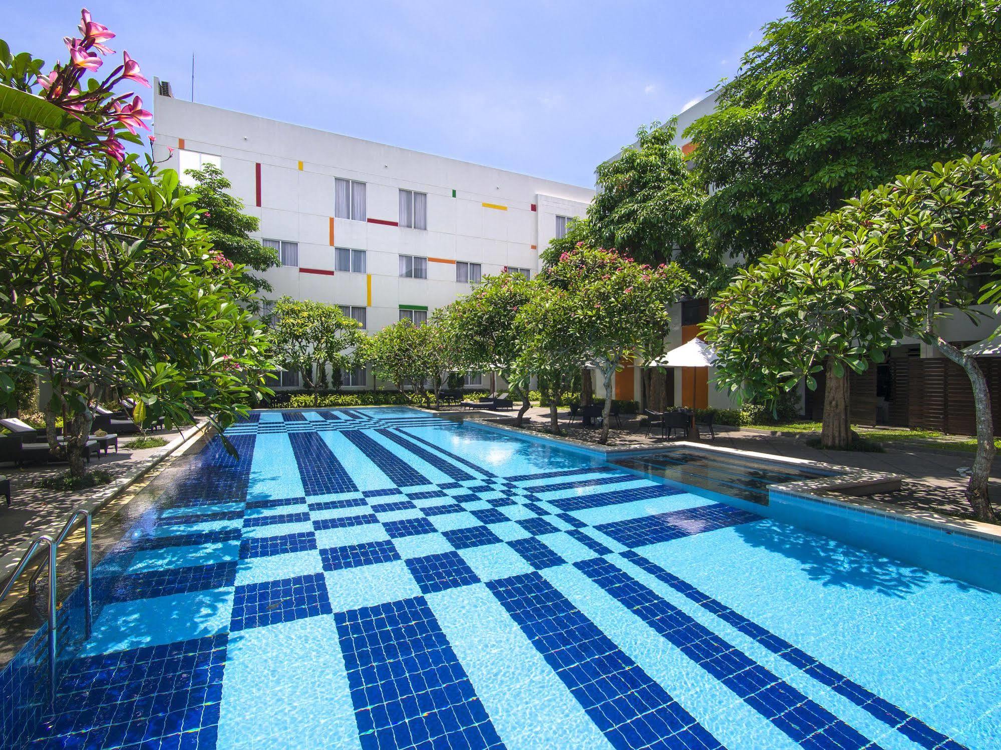 The Victoria Hotel Yogyakarta Exterior photo